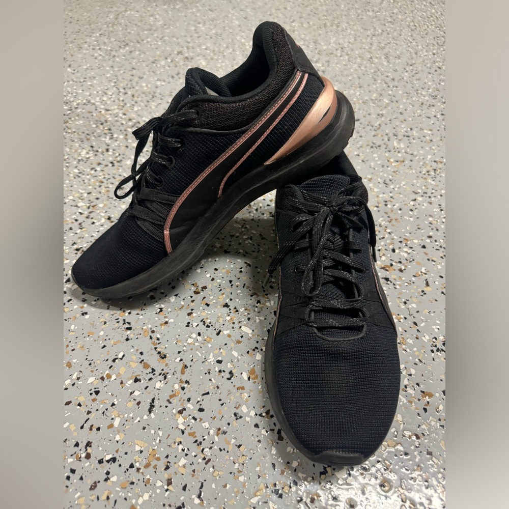 Puma Black Sneakers Rose Gold Trim Women’s Size 8.5 Athletic Running Shoes